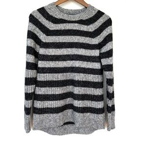 Banana Republic sweater with long sleeves, crew neck, high-low hem, wool blend